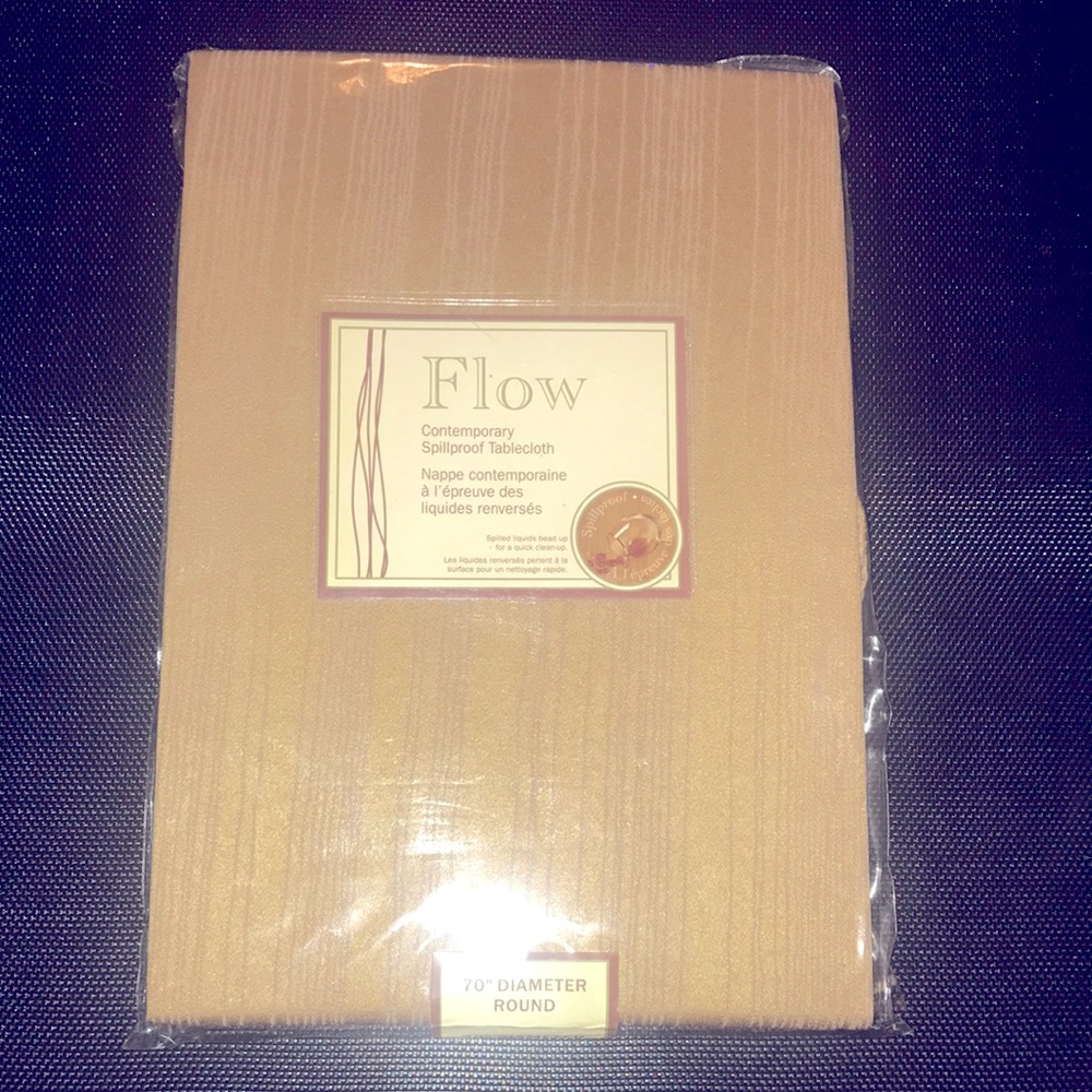 NEW Flow Contemporary 70-inch Round Tablecloth